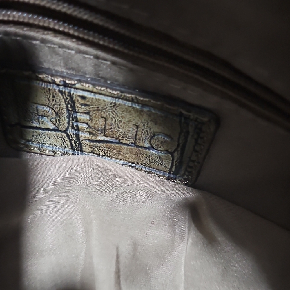 Elegant Crocodile Pattern Handbag - image 3